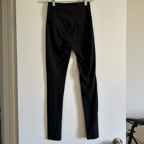 Girlfriend Collective Black High Waisted Athletic Buttery Smooth Leggings XS EUC - Picture 3 of 5